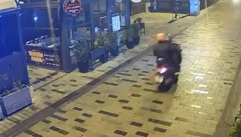 Gece Kulübünde Şok Haraç Saldırısı: Torpil ve Silah Taraması