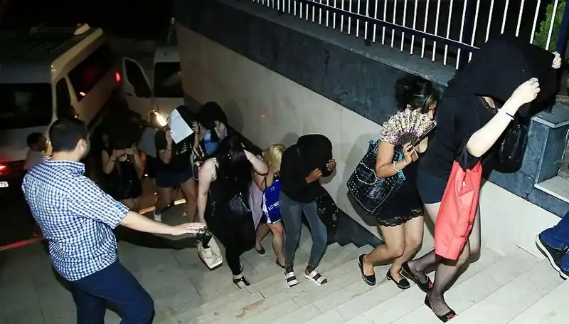 Düzce'de Fuhuş Operasyonunda 5 Zanlı Yakalandı: Detaylar Ortaya Çıktı