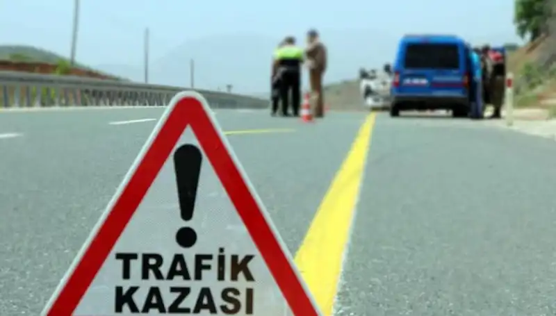 ** Otomobil ve Hafif Ticari Araç Çarpıştı: 6 Can Kaybı ve Yaralılar!**