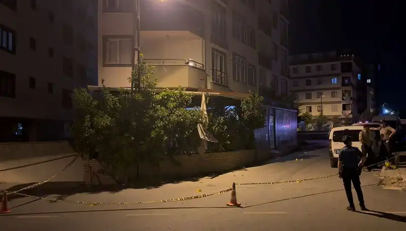 İstanbul'da Kafeye Yapılan Silahlı Saldırının Ardındaki Gizemli Sebepler