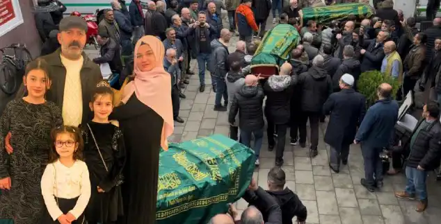 Rize'de Yaşamını Yitiren Kız Kardeşlere Duygusal Veda Töreni