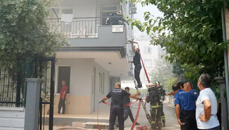 Arkadaşıyla Tartışan Genç, Ağabeyinin Dairelerini Alevlere Teslim Etti!