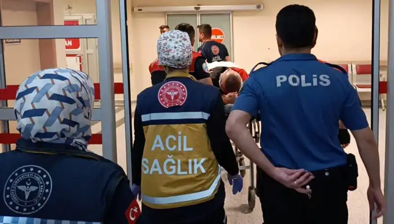 Polis Ekipleri Kazaya Karıştı: İki Yaralı Duygusal Anlar Yaşandı