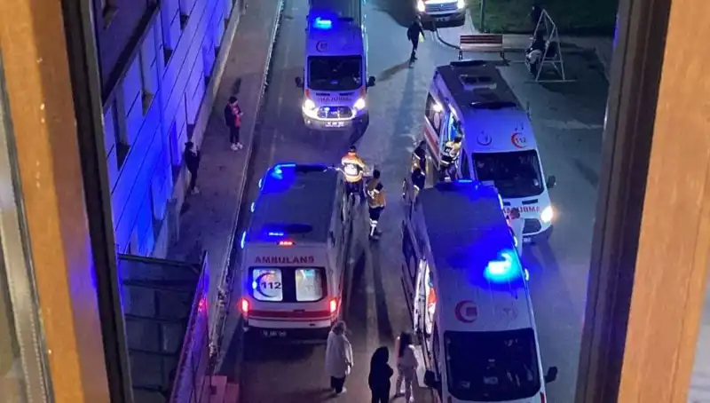 Akşam Yemeği Zehirlenmesi: 53 Öğrenci Hastaneye Kaldırıldı