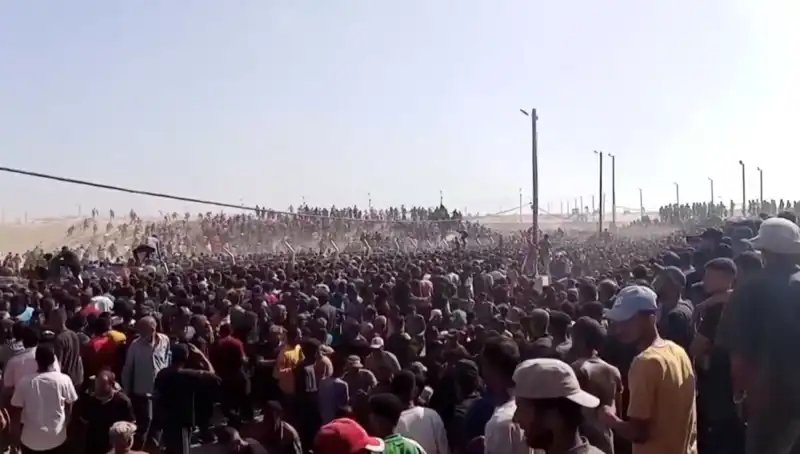 İsrail'in Filistinli Yardım Çabalarına Saldırısı: 30 Can Kaybı