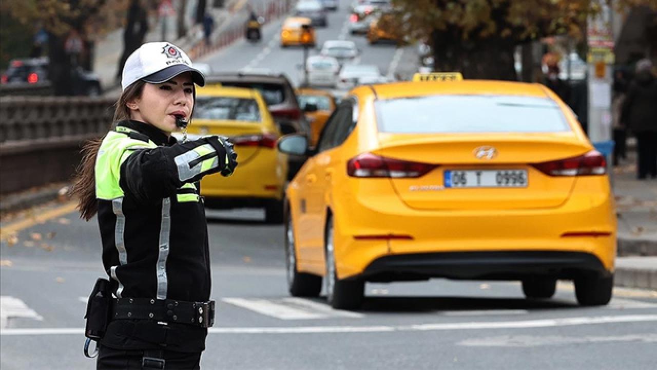 Ankara'da trafik yoğunluğu nedeniyle bazı yollar kapatılıyor!