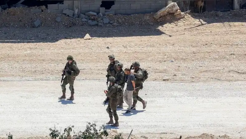 İsrail Ordusu Sınırı Kapatırken, Acil Yardım Ambulansı Yolda Kalıyor