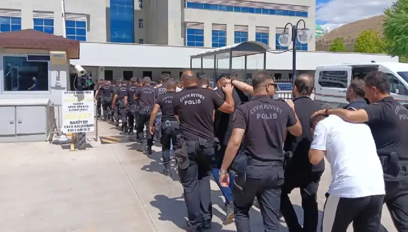 Ankara'da Suç Çetesi Çökertildi: Avukatlar ve Emlakçılar Şokta!