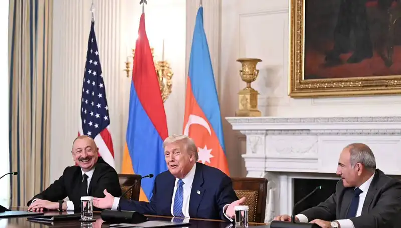 Aliyev'den Ermenistan'a Anayasa Çağrısı: Zaman Kaybı Sınırını Aşmaya Gerek Yok