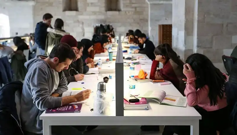 Üniversiteler 2023-2024 Eğitim Dönemi Başlangıç Tarihlerini Açıkladı!