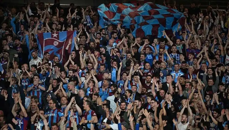 Trabzonspor-Galatasaray Maçına Büyük İlgi! Biletler Hızla Tükendi