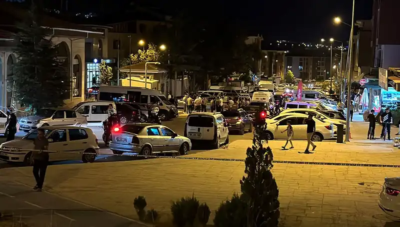İki Aile Arasındaki Kavga Hastaneye Taşındı: 1 Ağır Yaralı