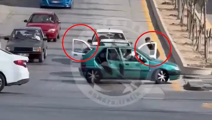 Trafikte Kılıç ve Bıçakla Saldırı! Suçlular Gözaltında