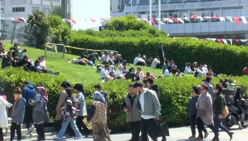 Taksim'de Deprem Yoğunluğu: Vatandaşlar Ne Yapmalı?