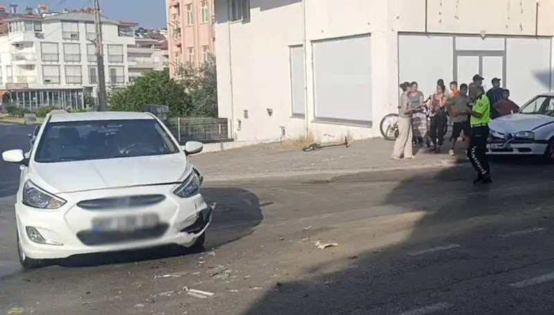 Antalya'da İki Otomobil Çarpıştı: Kazanın Sebepleri ve Sonuçları
