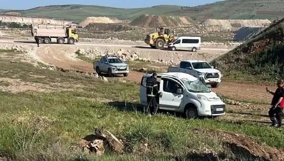 Mardin'de Feci Kaza: Dört Kişi Yaralandı, Araçta Büyük Hasar