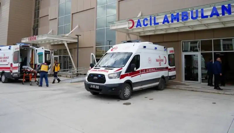 Erzincan’da Feci Kaza: Bir Kişi Hayatını Kaybetti, Üç Kişi Yaralandı