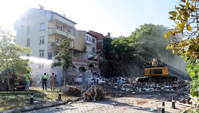 Sındırgı'da Deprem Korkusu: Artçılar Arka Arkaya Geliyor!