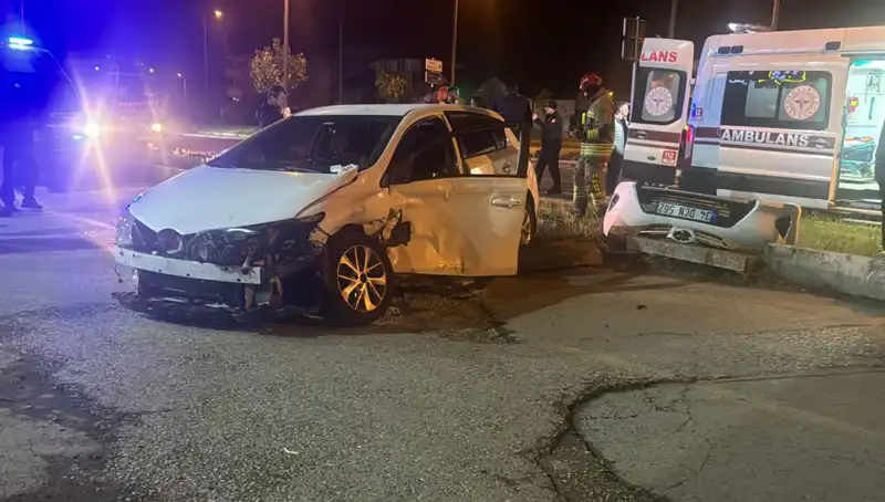 Pikap ile Otomobil Çarpıştı: Kaza Anının Şok Edici Detayları