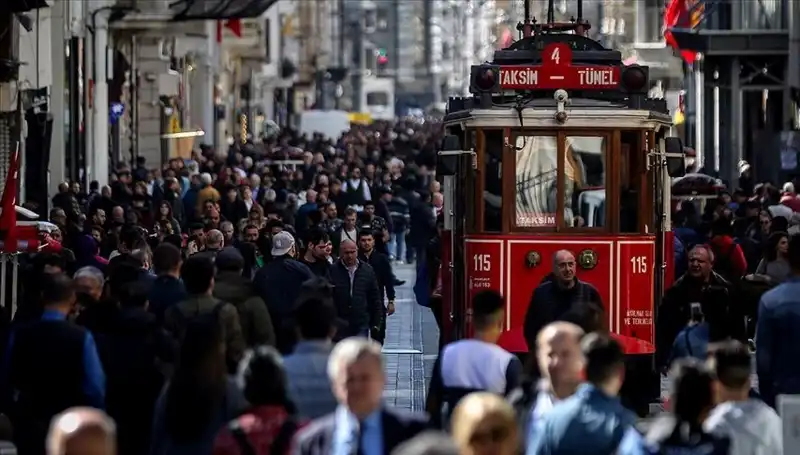 Türkiye'nin Nüfusu Hızla Artıyor: Gelecekte Bizi Neler Bekliyor?