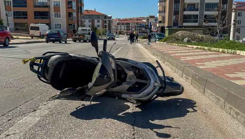 Uşak'ta Motosiklet ile Hafif Ticari Araç Kazası: 1 Kişi Hayatını Kaybetti