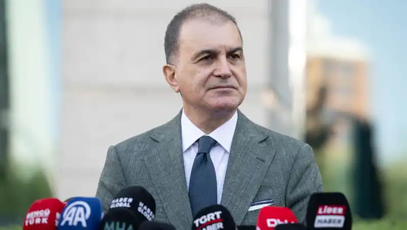 Ömer Çelik’ten Özel’e Sert Tepki: Demokrasiyi Tehdit Eden Sözler Yok Hükmündedir