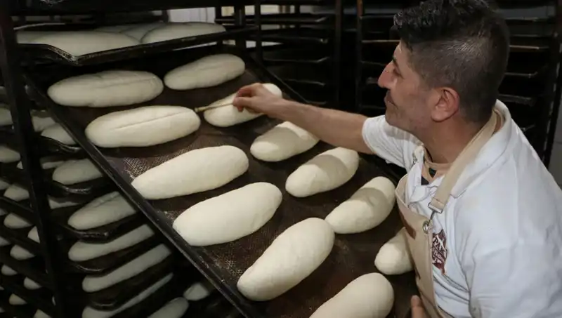 45 Derecede Zorlu Çalışma: 250 Derecelik Fırınların Önünde Ekmek Üretenler