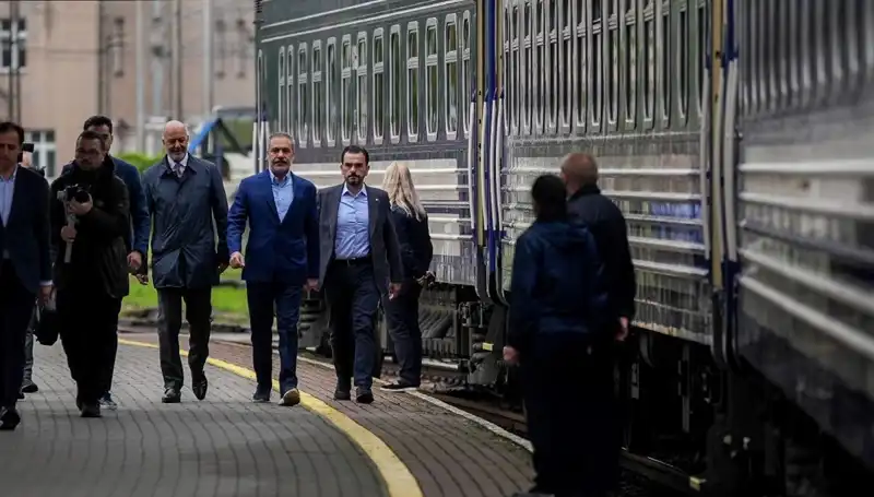 Dışişleri Bakanı Fidan, Ukrayna Ziyaretini Tamamladı: İşbirliği ve Barış Mesajları