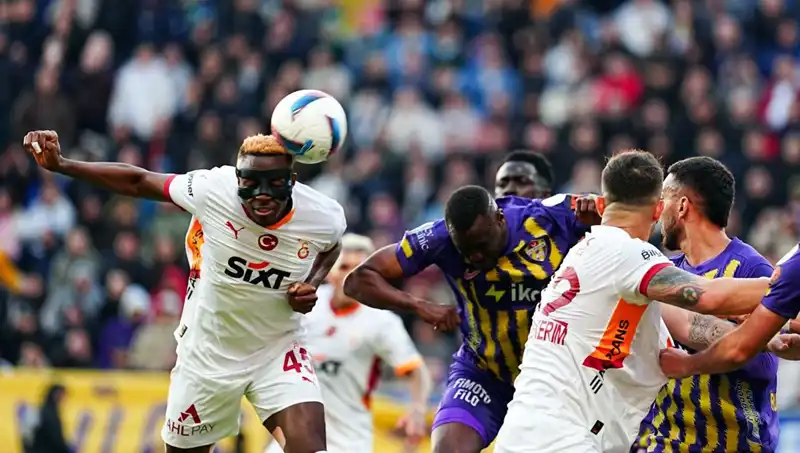 Galatasaray'ın Yıldızı: "Adam Oynamıyor, Resital Yapıyor" Değerlendirmesi