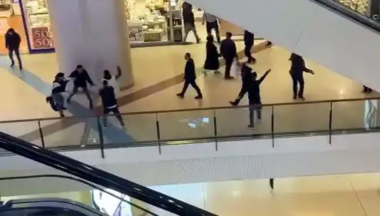 İstanbul'daki AVM'de Gerilim: Art Arda Kavga Vakaları Vatandaşları Endişelendirdi