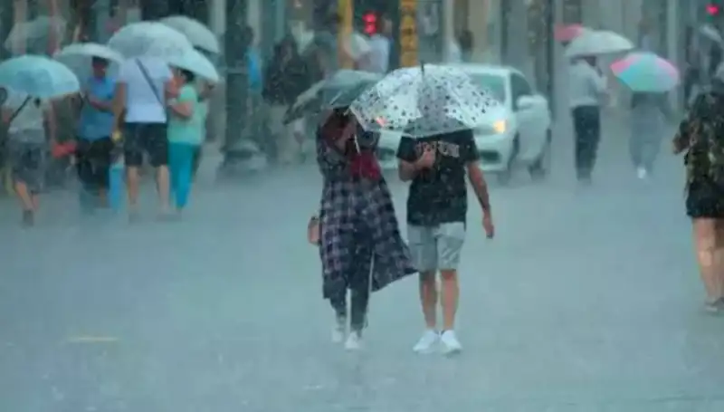 İstanbul'da Sağanak Yağış ve Yangın Bölgesinde Şiddetli Rüzgar Bekleniyor