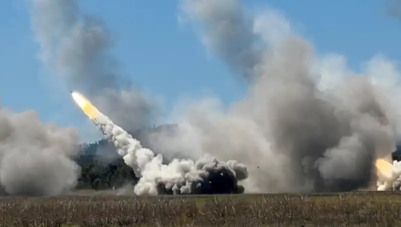 Avustralya'nın Büyüleyici Askeri Tatbikatında İlk HIMARS Atışı Gerçekleşti
