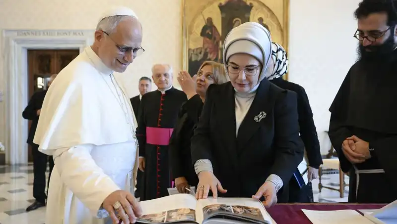 Emine Erdoğan ve Papa Leo Görüşmesi: Gazze Sorununa Acil Çözüm Arayışı