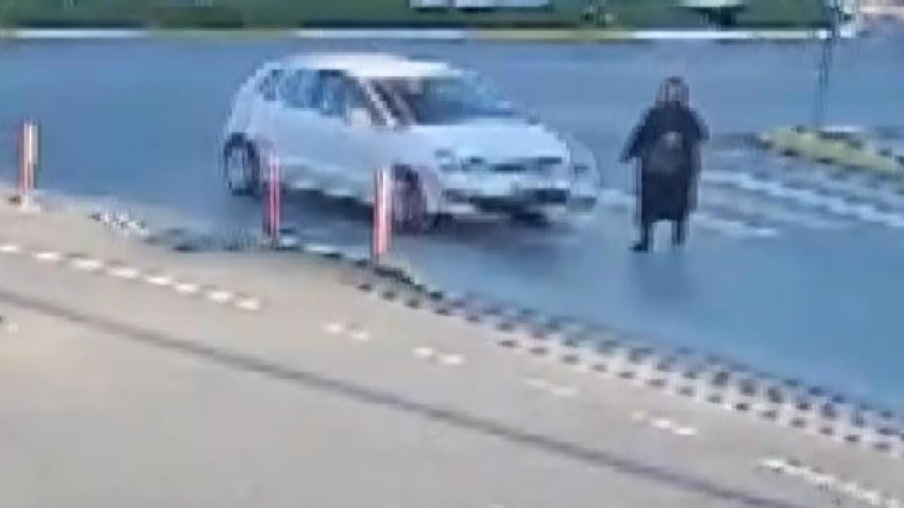 Araba Çarptı, Yardım Beklerken İkinci Kazayı Geçirdi