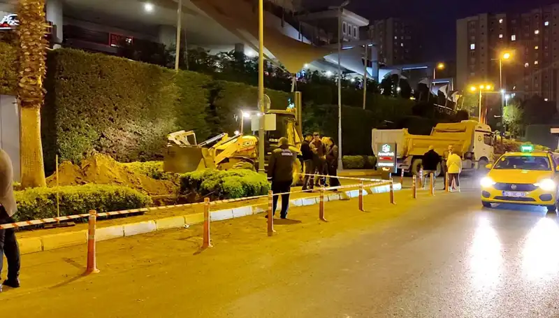 AVM Girişinde Doğalgaz Paniği: Yetkililer Hızla Müdahale Etti