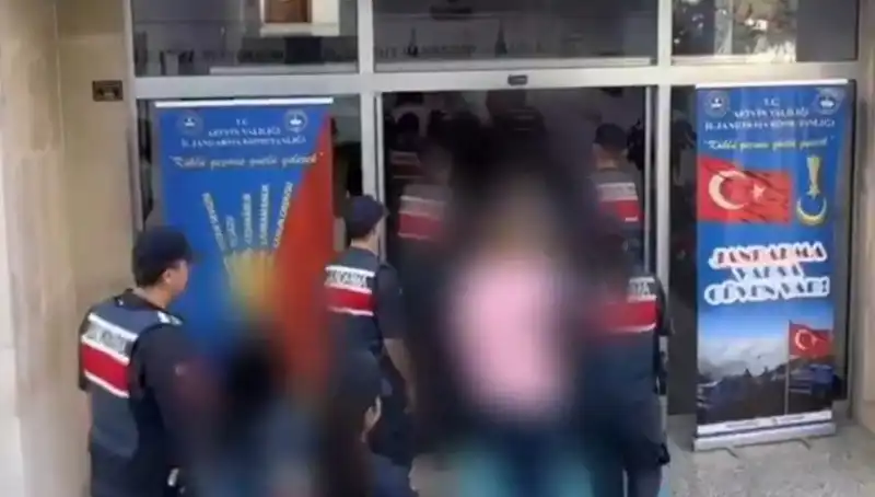 30 İlde FETÖ'ye Dev Operasyon: 65 Kişi Tutuklandı!