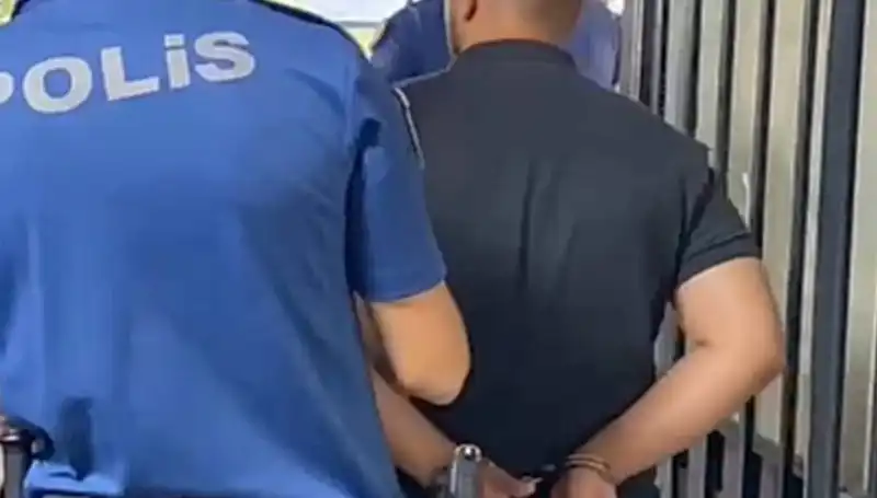 İzmir'de Polise Saldıran Şahıs, Tutuklandı: Olayın Ardındaki Gerçekler Neler?