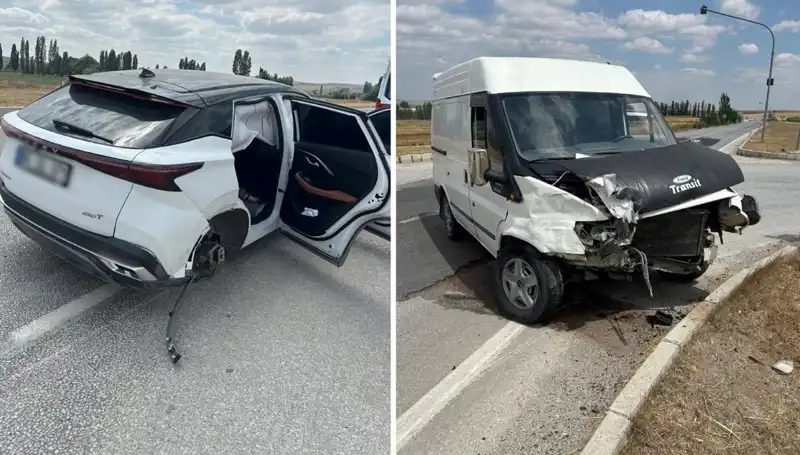 Çorum'da Kafa Kafaya Çarpışma: İki Araçta Tüyler Ürperten Kazanın Detayları