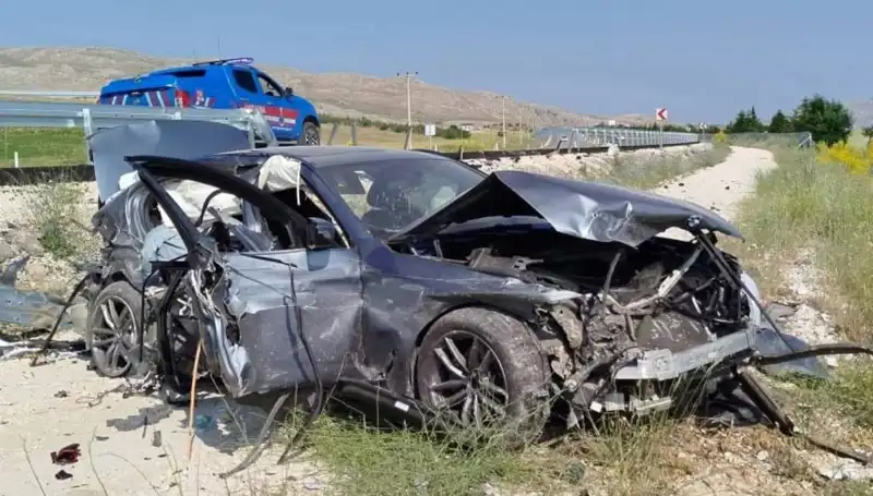 Sivas'ta İki Ayrı Trafik Kazası: 9 Yaralı, Hayat Kayıpları İle Dolu Bir Gündem