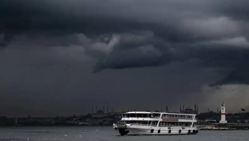 İstanbul ve Çevresinde Sağanak Yağış Alarmı! Hava Nasıldır?