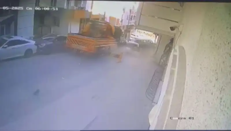 Kontrolden Çıkan Vinç, 23 Araca Çarptı: Korkunç Kaza Anları