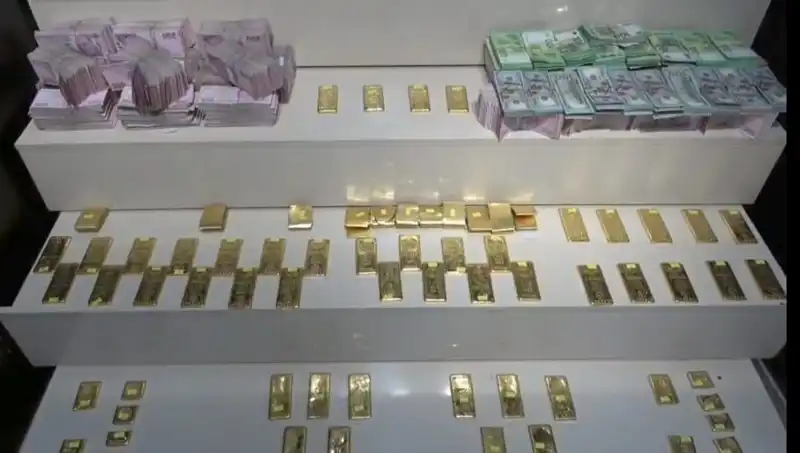 Van Havalimanı'nda Değersiz Altın ve Dökme Para Operasyonu