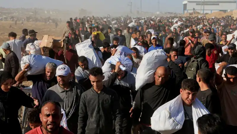 İsrail Ordusu, Han Yunus'a Yardım Koridoru Açarak Kuşatmayı Derinleştiriyor