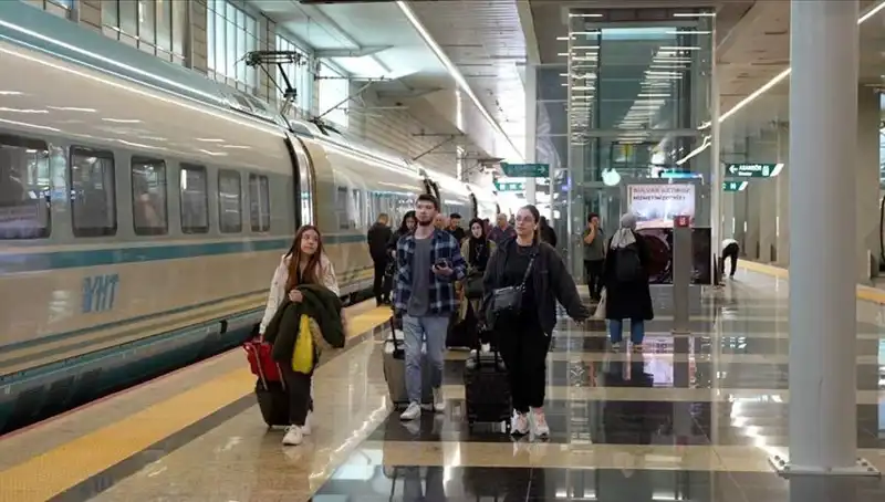 YHT'lerde Ek Sefer Müjdesi: Yolculuğunda Yeni Dönem Başlıyor!
